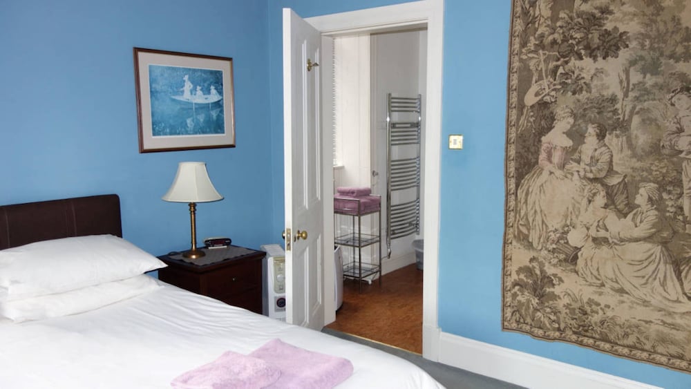 Фото Claremont House B&b