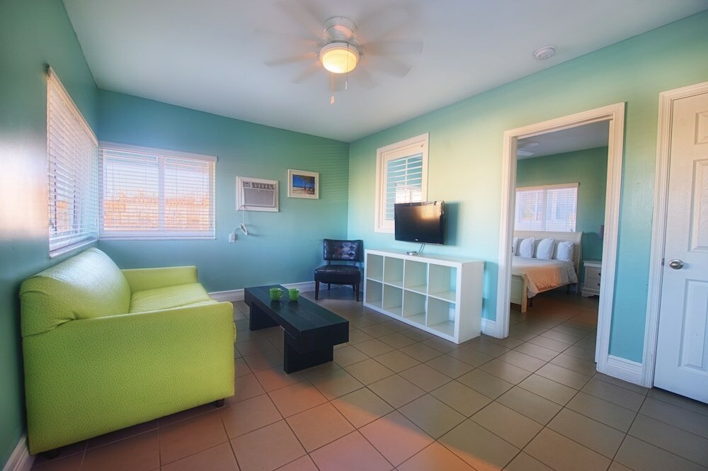 Фото Hollywood Beachside Boutique Suites