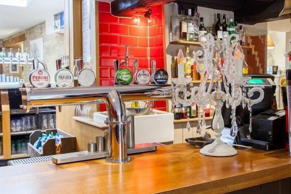 Фото The Wychwood Inn