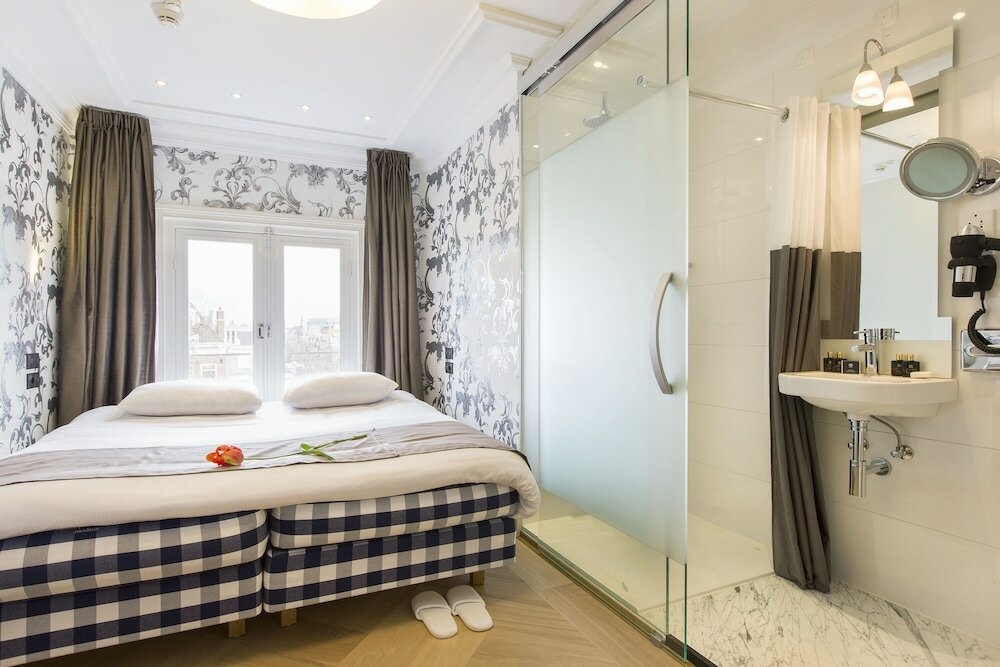 Фото The Amsterdam Canal Hotel