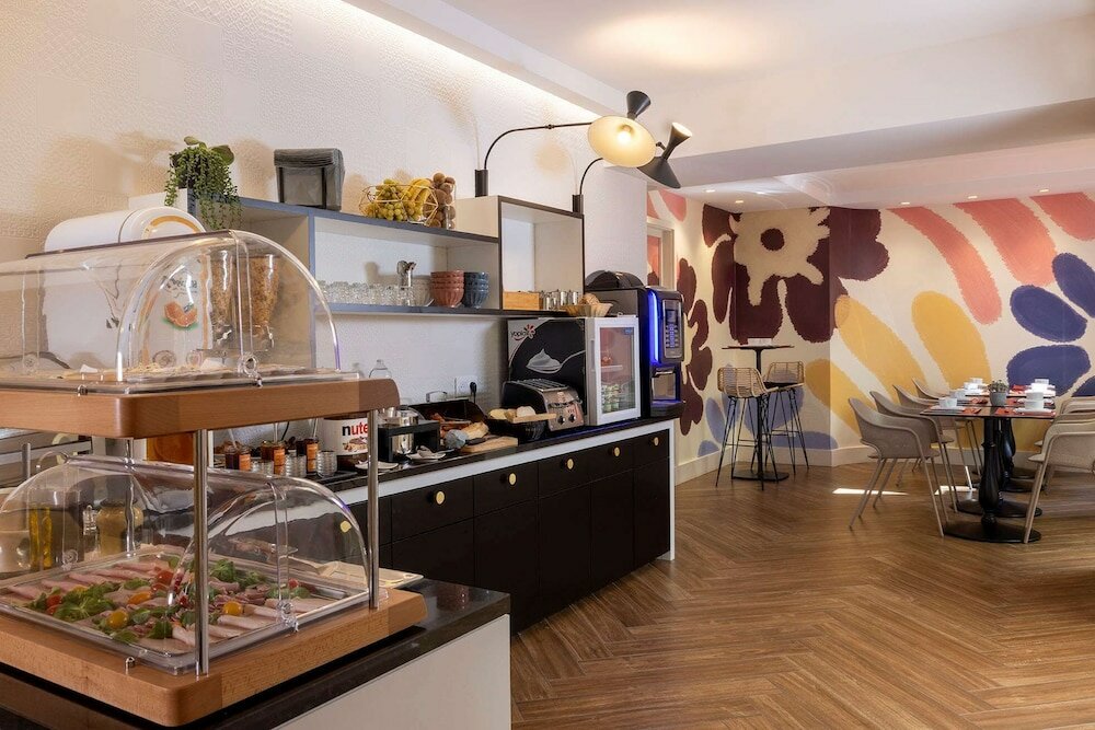 Фото Hotel Elysees 8