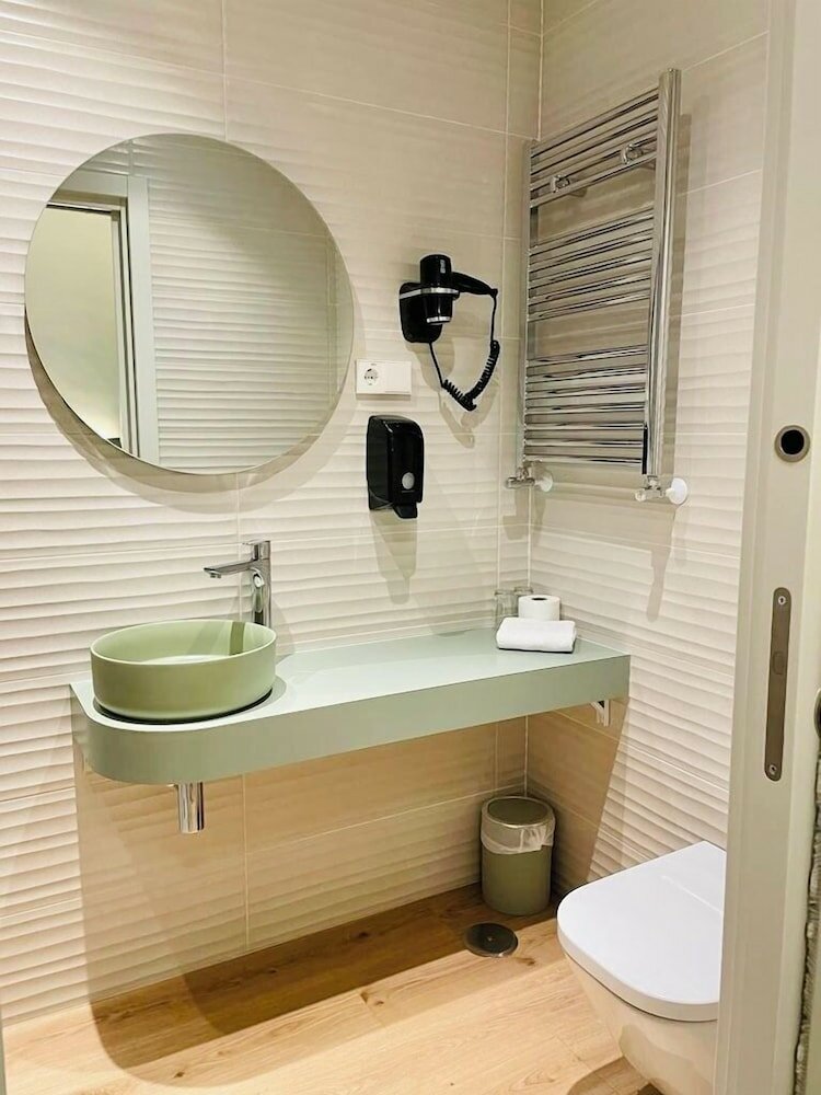 Фото Hostal Antón Martín