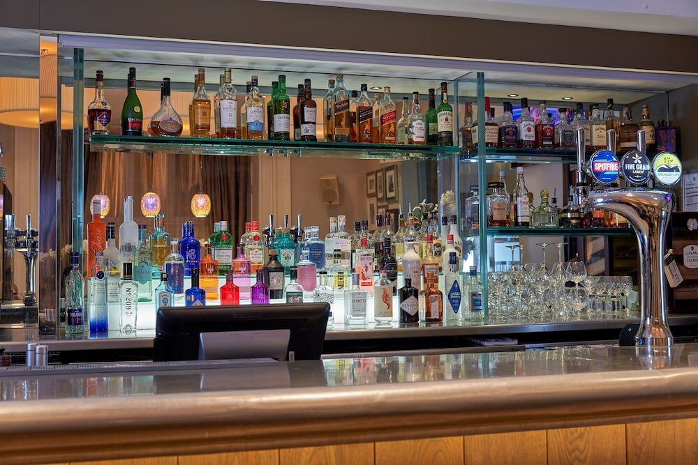 Фото Mandolay Hotel Guildford