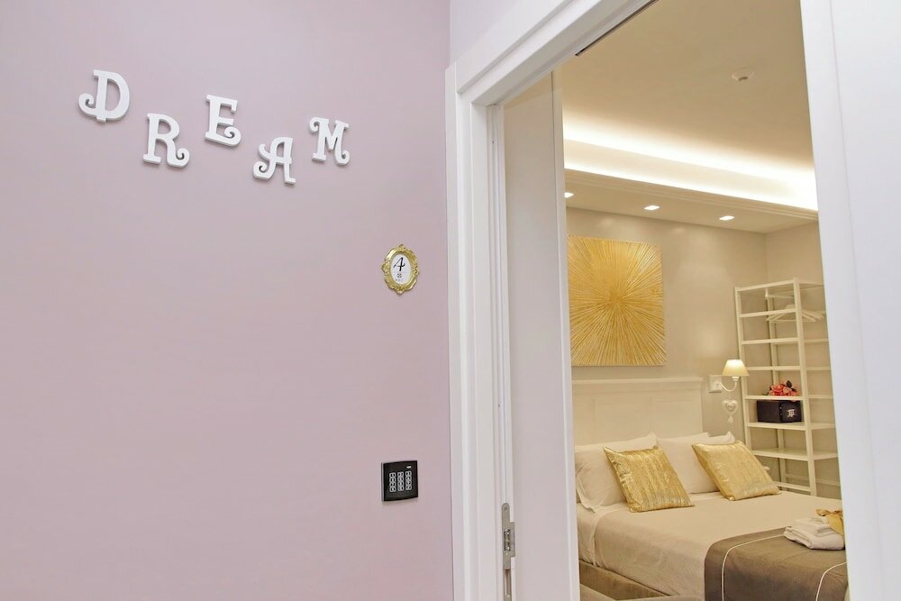 Фото Roman Holiday Charming