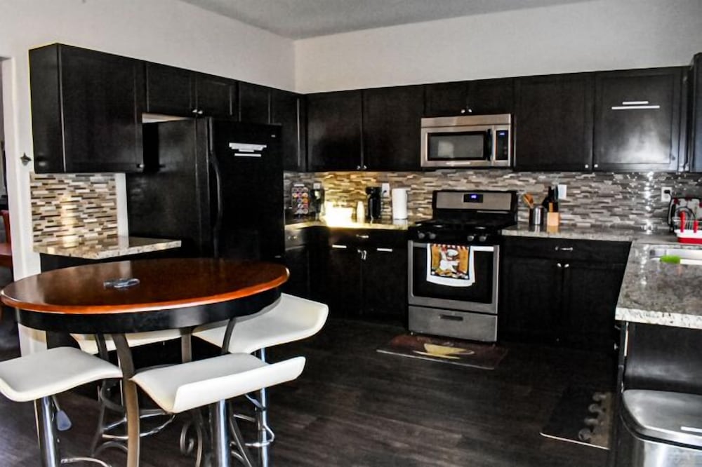 Фото Advantage Court