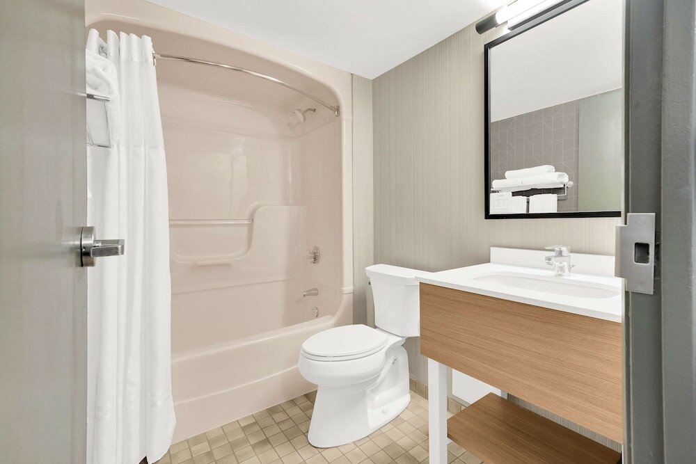 Фото Comfort Inn Toronto Northeast