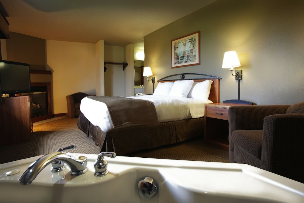 Фото AmericInn by Wyndham Grimes