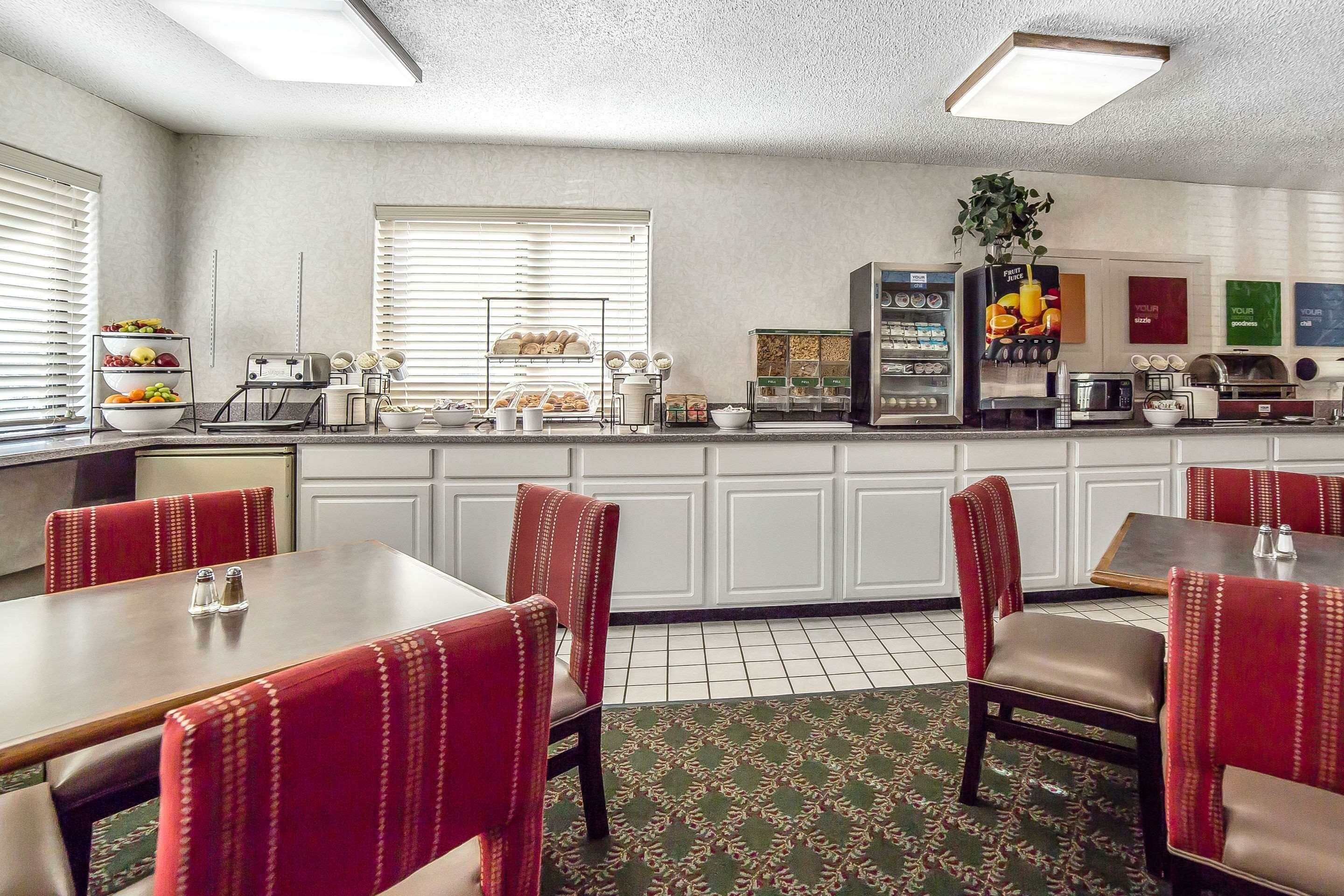 Фото Yellowstone River Inn & Suites