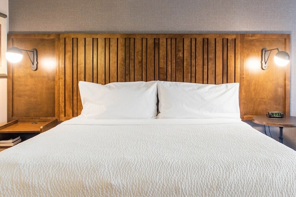 Фото Four Points by Sheraton Melville Long Island