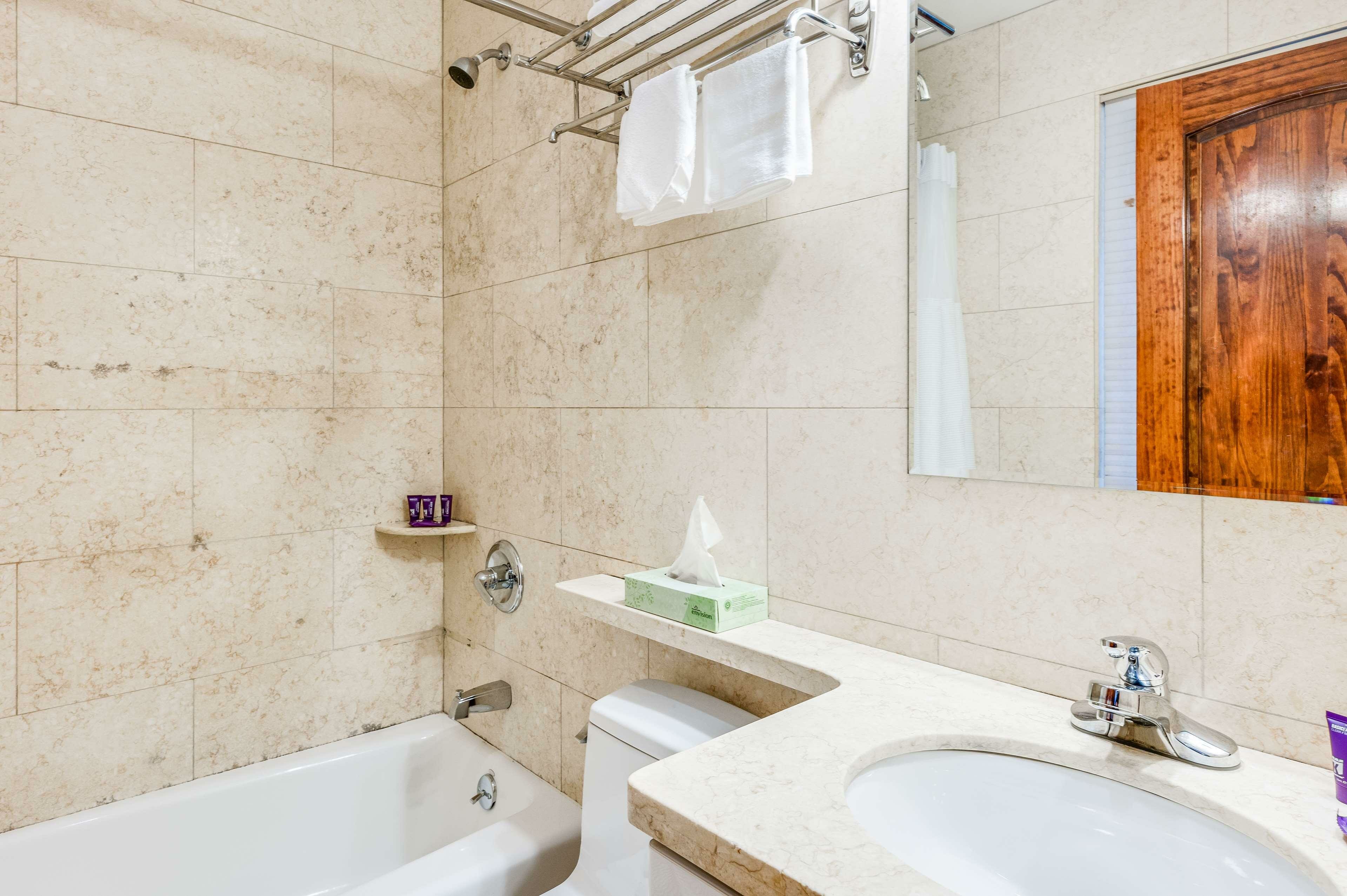 Фото Knights Inn Brooklyn Sunset Park