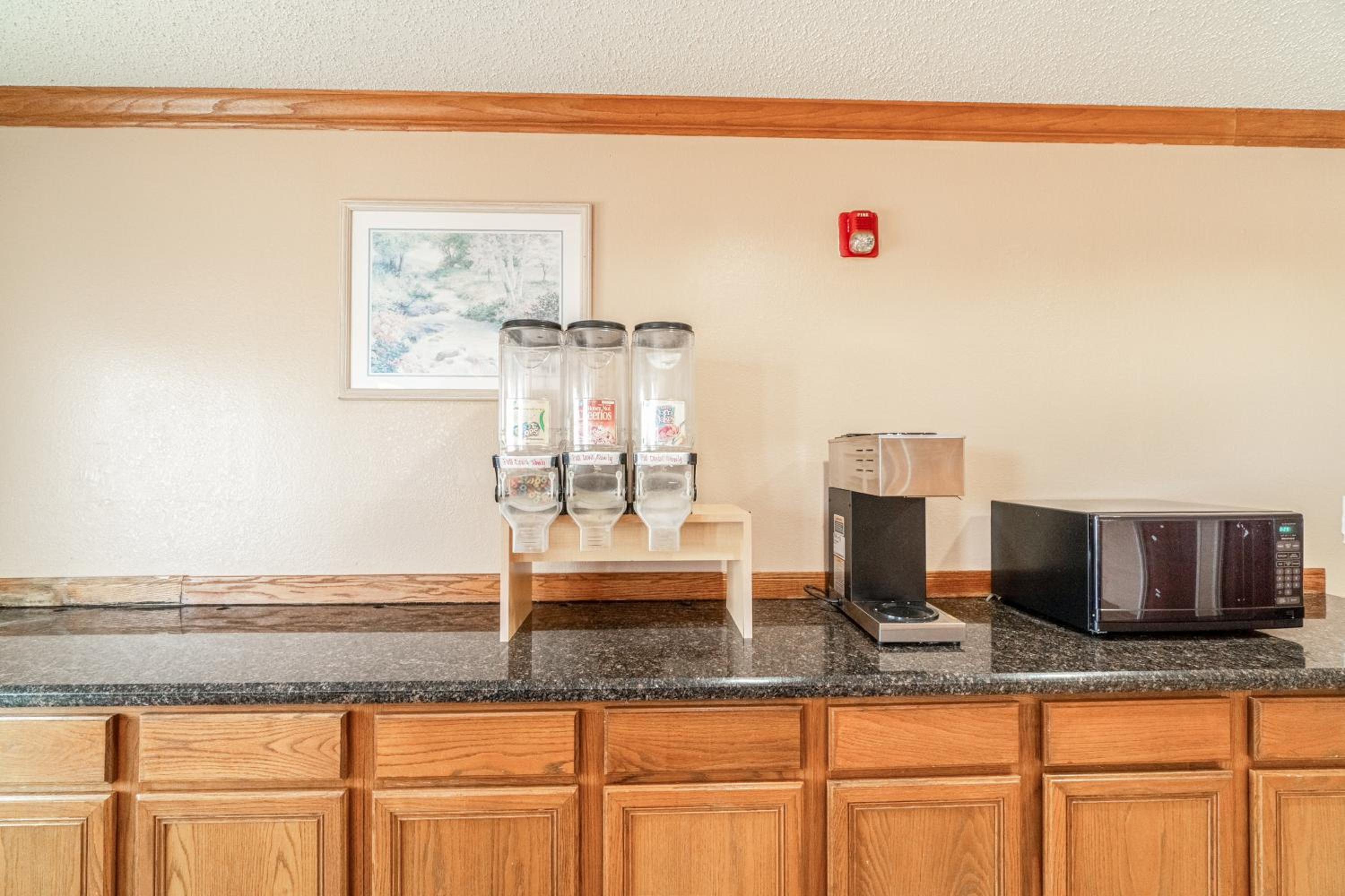 Фото Fairway Inn La Porte