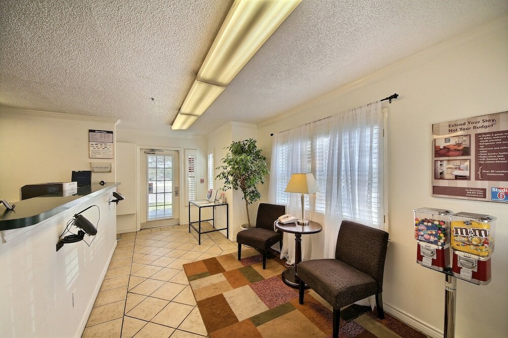 Фото Studio 6 San Antonio, Tx - Six Flags