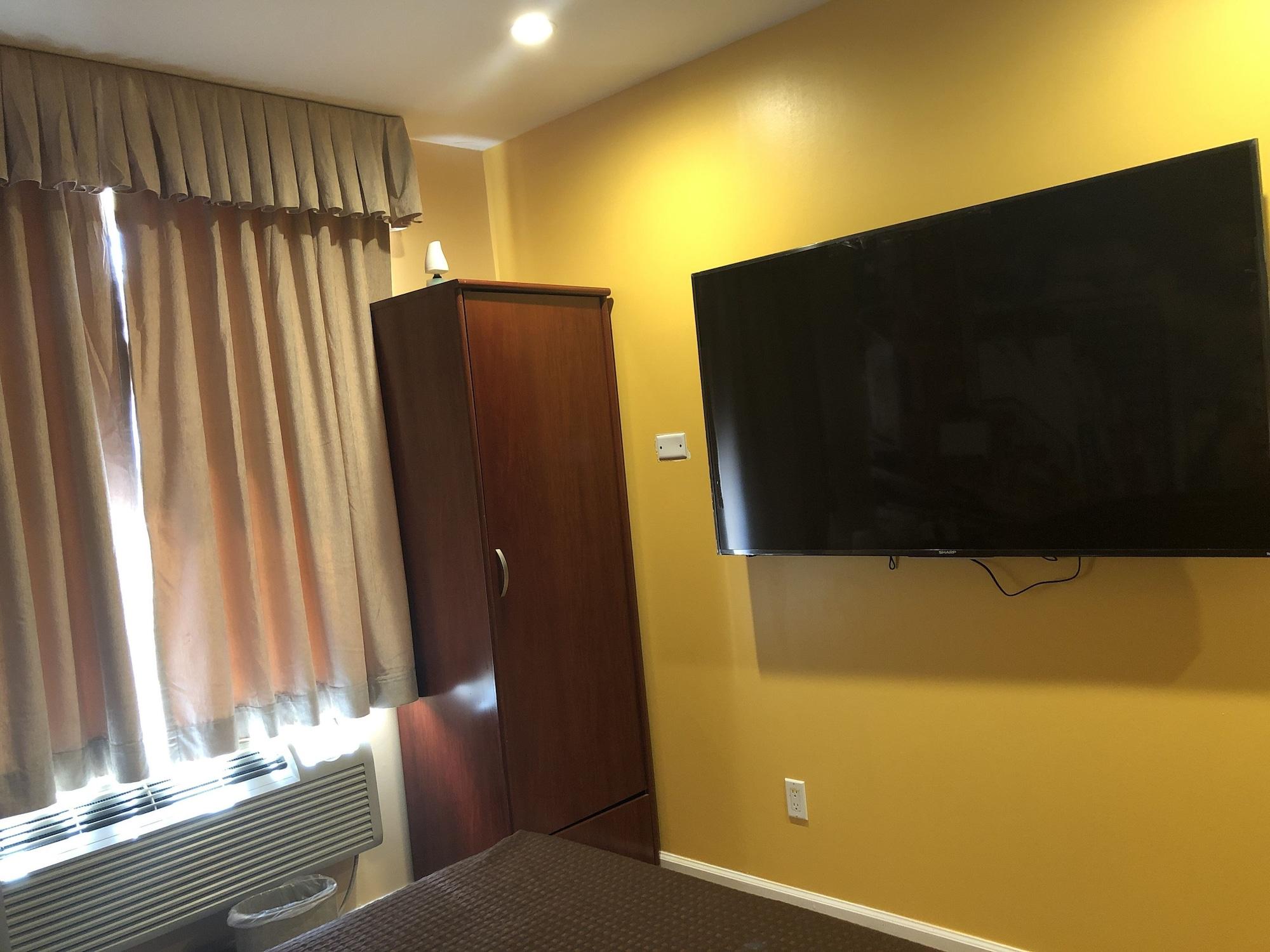 Фото Knights Inn Brooklyn Sunset Park