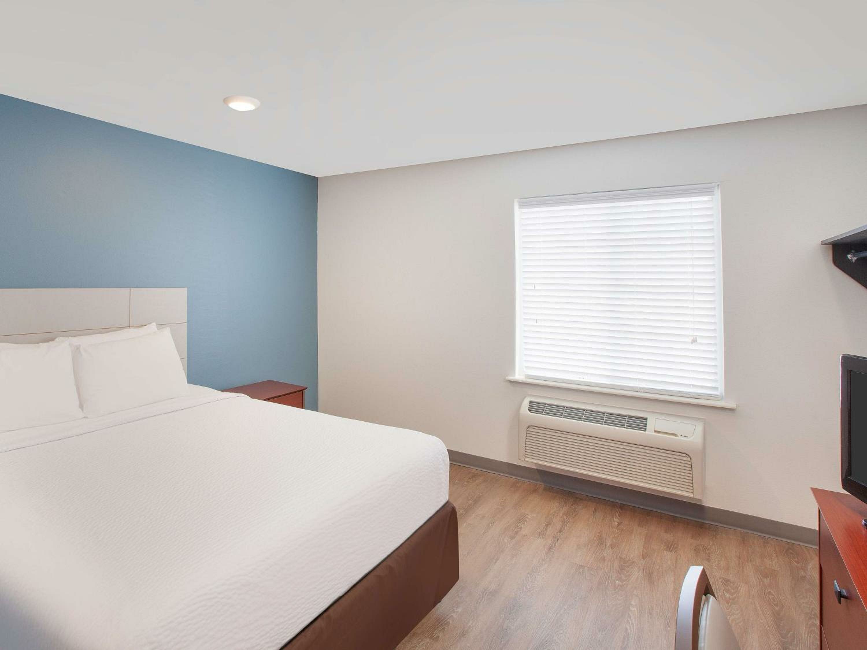 Фото WoodSpring Suites Bentonville