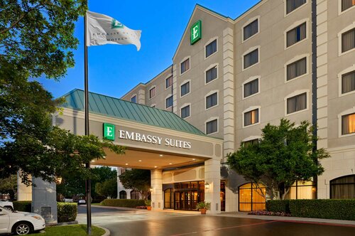 Гостиница Embassy Suites by Hilton Dallas Near the Galleria в Аддисоне