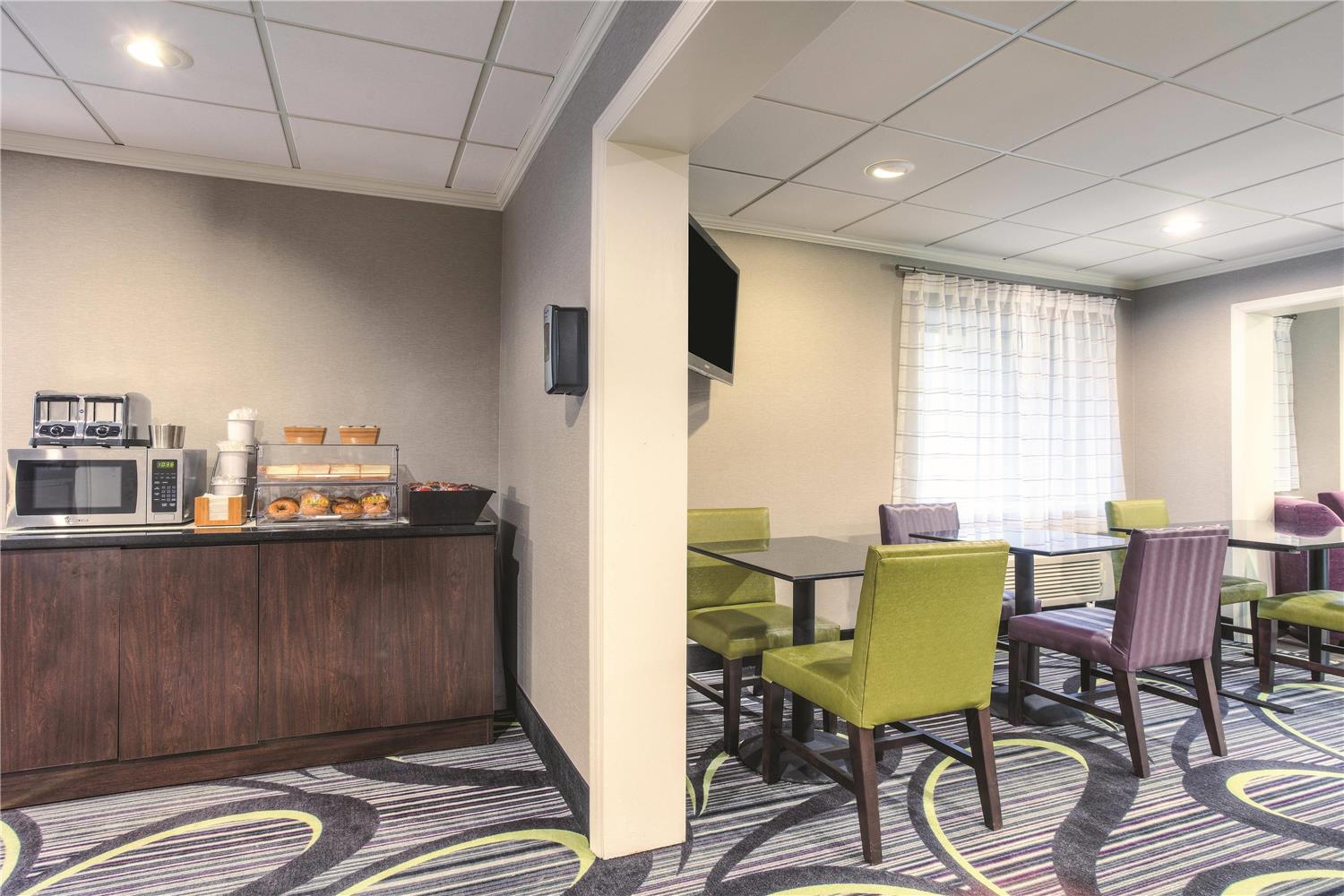 Фото La Quinta Inn & Suites by Wyndham Atlanta Roswell