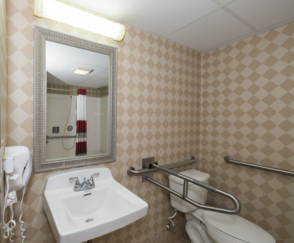 Фото Red Roof Inn Hartford - New Britain