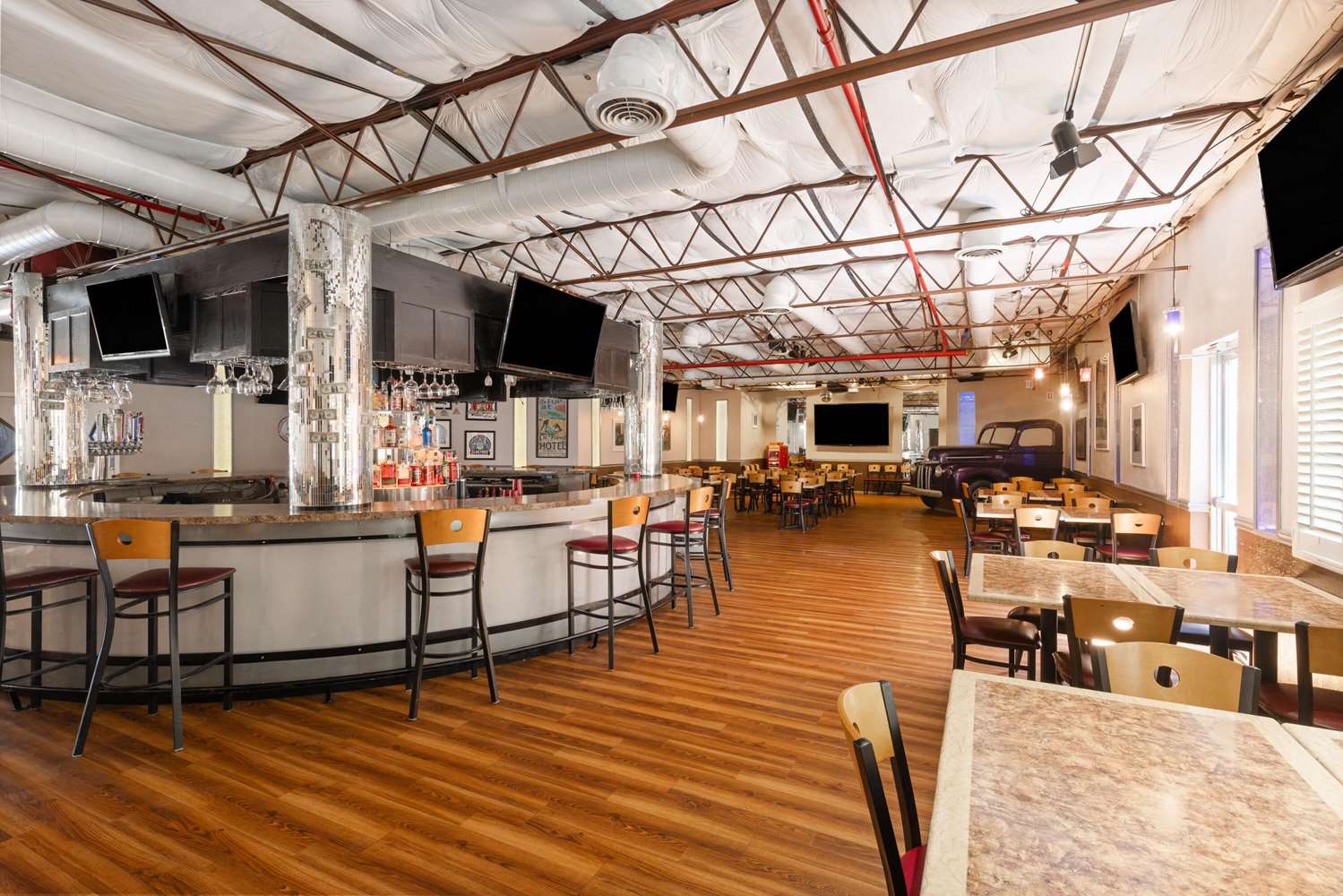 Фото Ramada by Wyndham Kingman