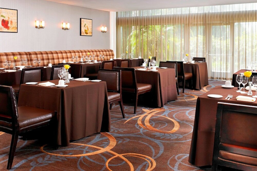 Фото Sheraton Ontario Airport Hotel