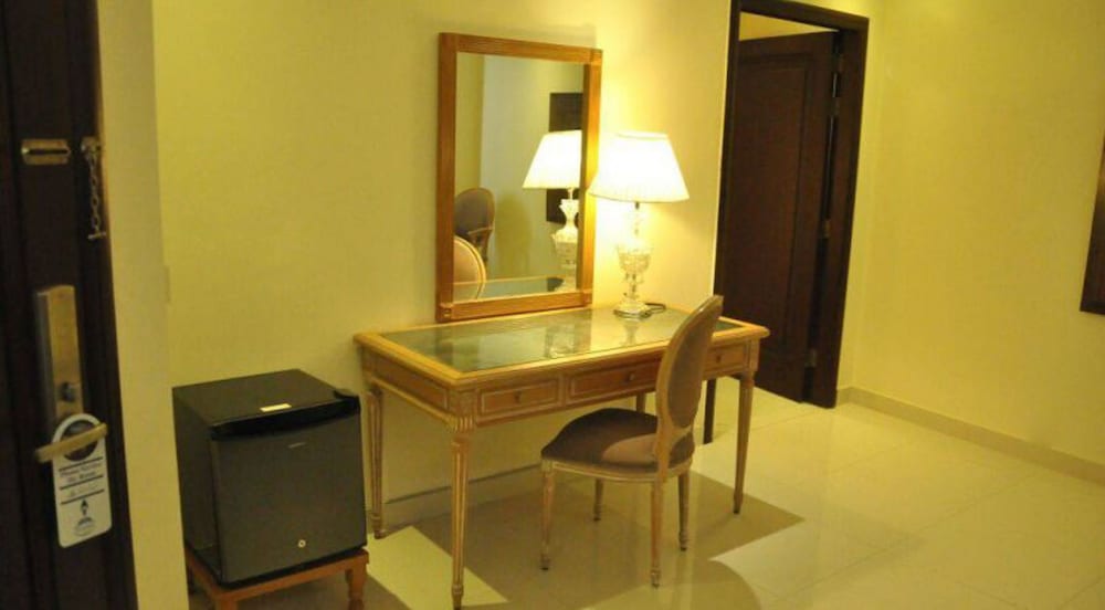 Фото Panoramic Hotel - Mall Road Lahore