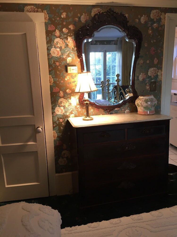 Фото Nine O Five Royal Hotel