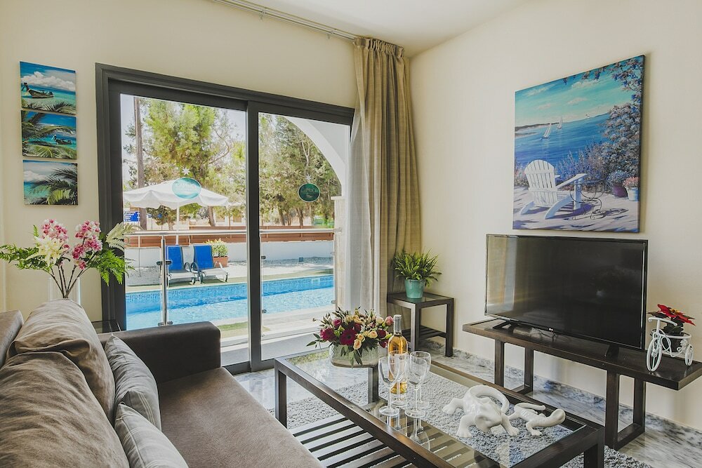 Фото Latchi Escape Hotel & Suites