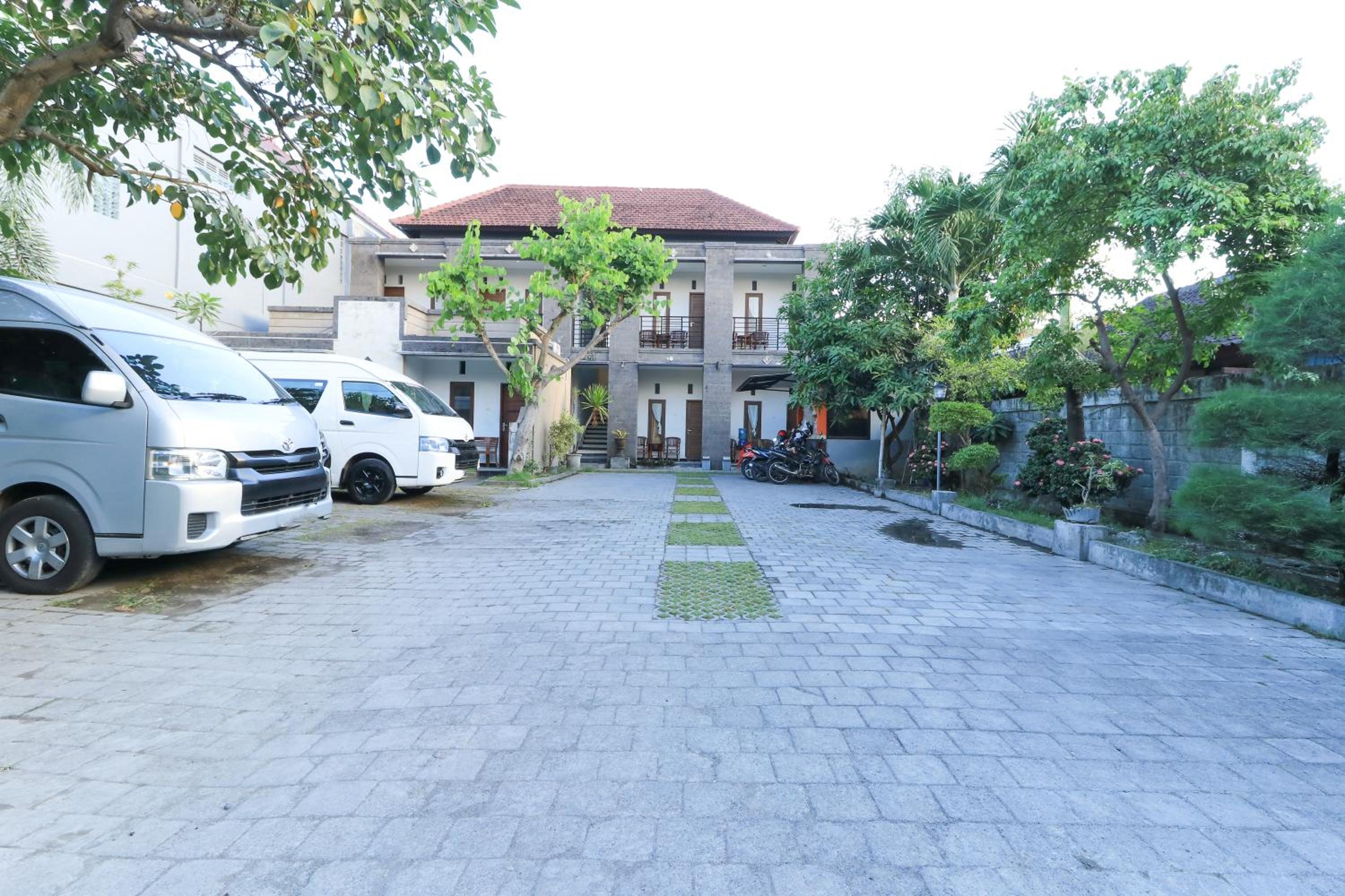 Фото Hotel Warta Putra