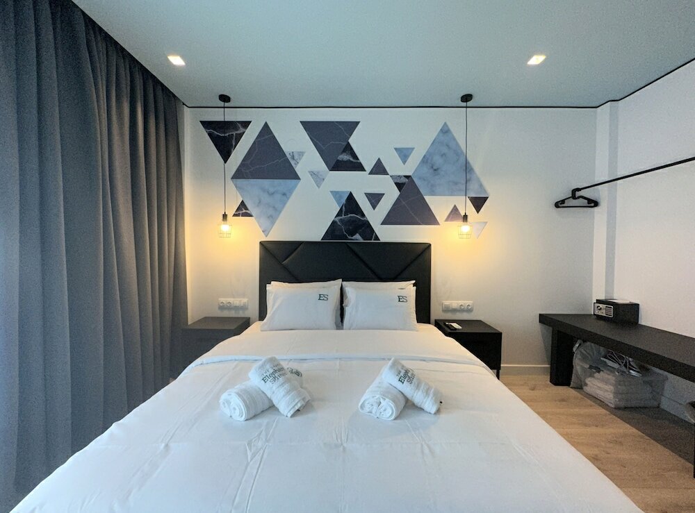 Фото Urban Elephant Suites