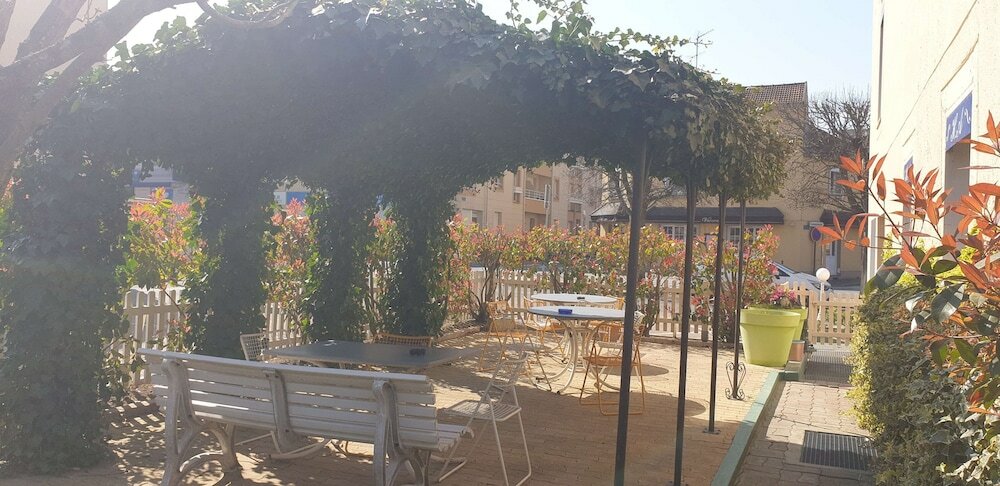 Фото Kyriad Direct Arpajon