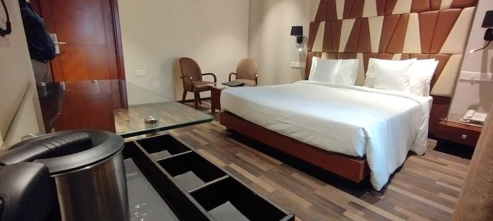 Фото Adiva Residency Beacon, Grant Road, Mumbai