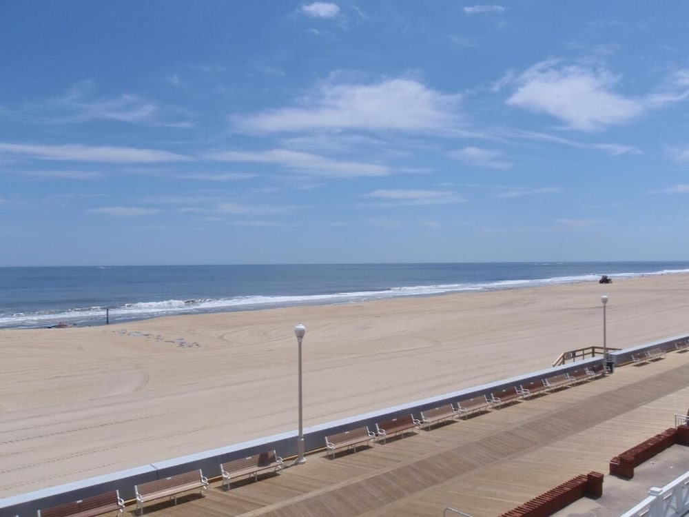 Фото Majestic Hotel & Apartments