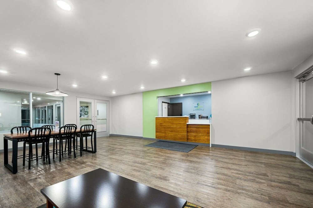 Фото Woodspring Suites Dearborn - Detroit