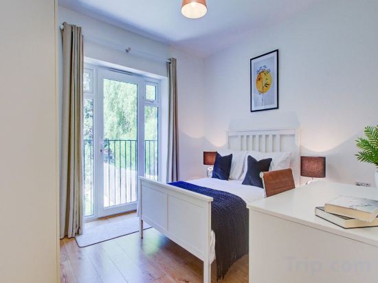 Фото Hybrid Resi - New Malden