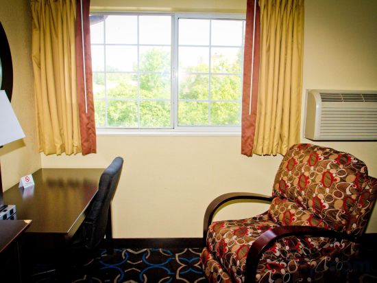 Фото Super 8 by Wyndham Kansas City