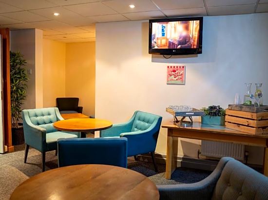 Фото Mercure Cardiff North Hotel