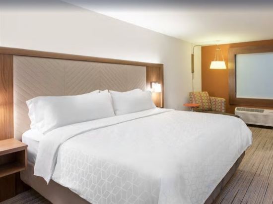 Фото Holiday Inn Express & Suites Aurora, an Ihg Hotel