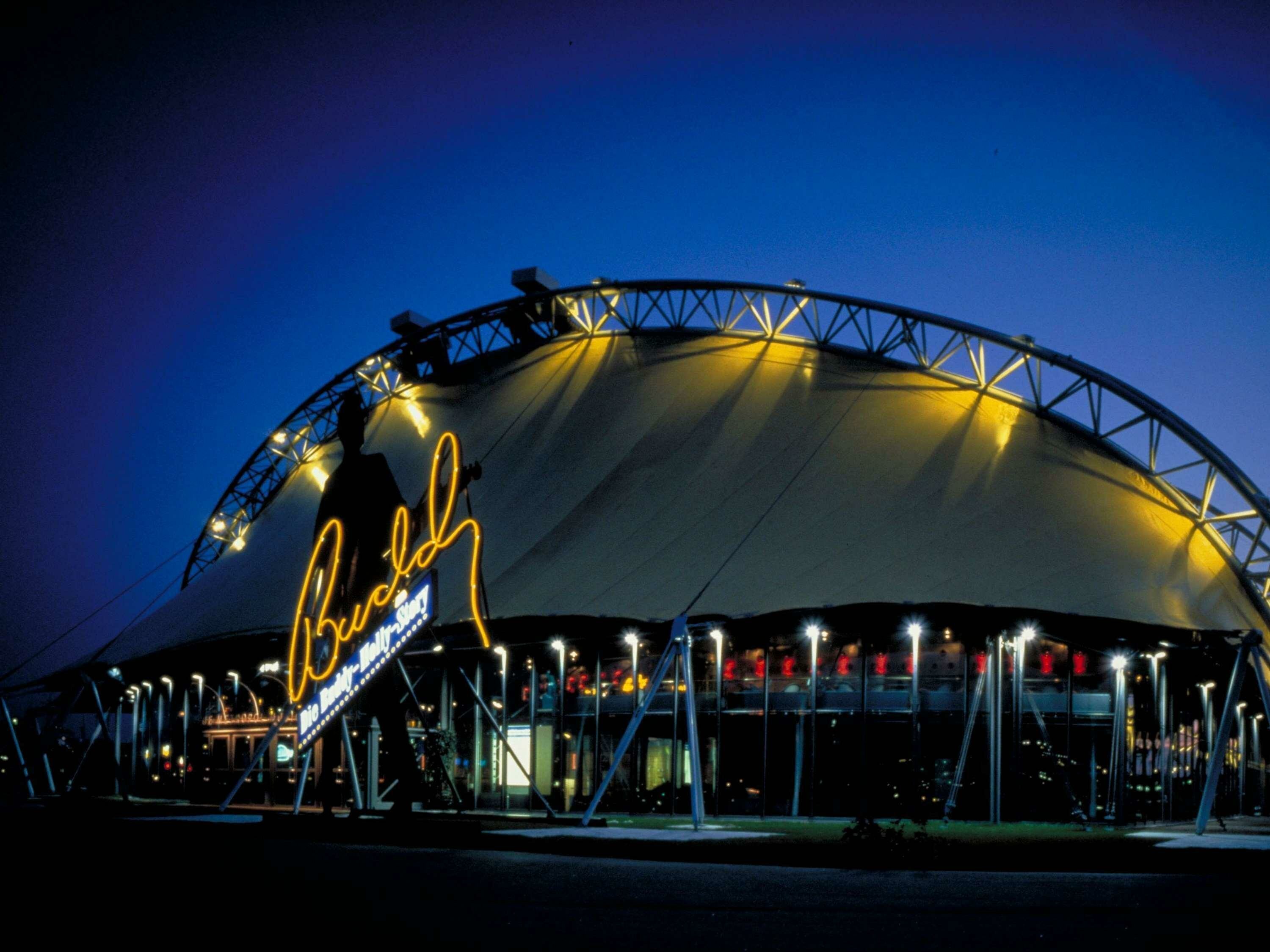 Фото Mercure Hotel Hamburg am Volkspark