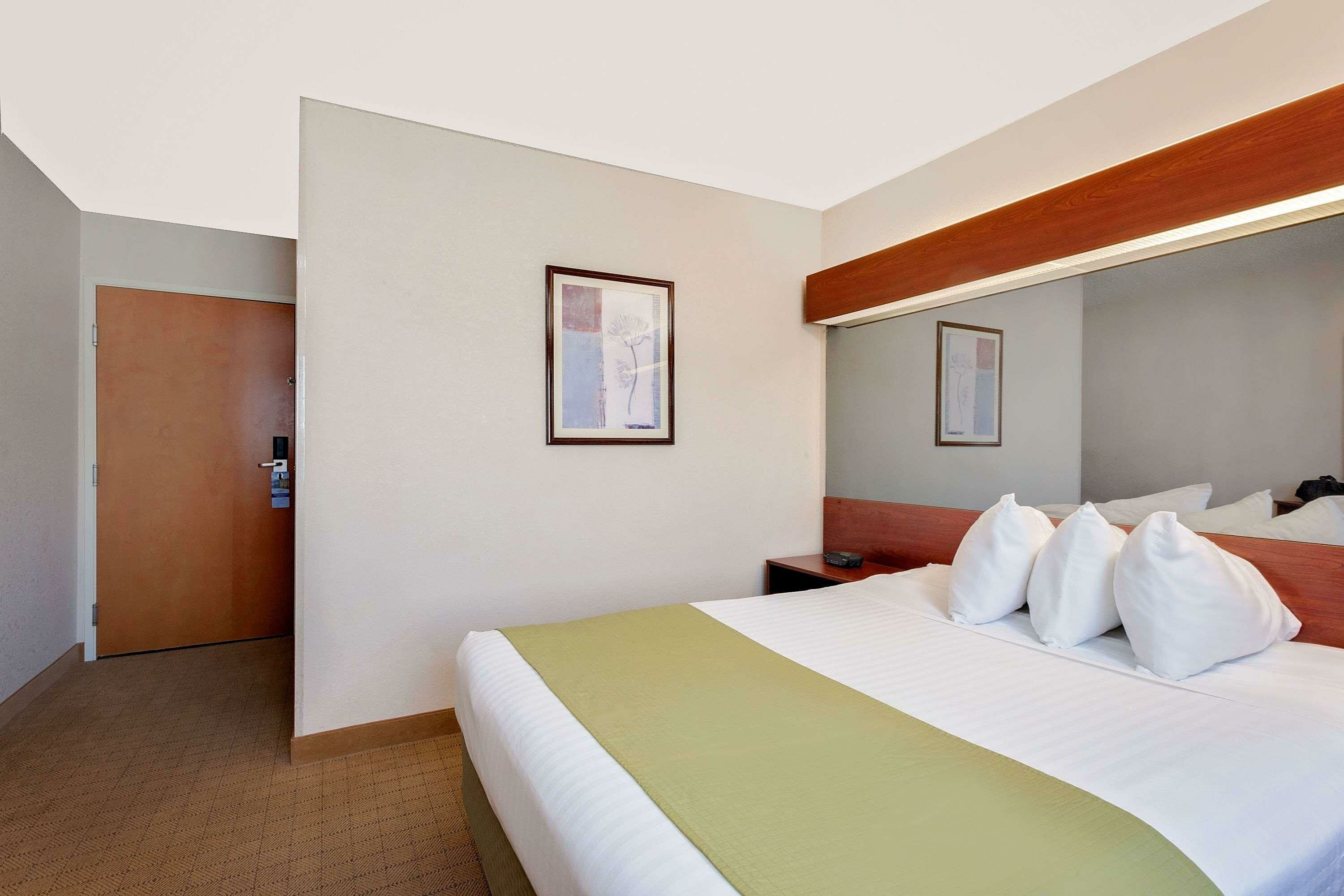 Фото Microtel Inn & Suites by Wyndham Wellsville