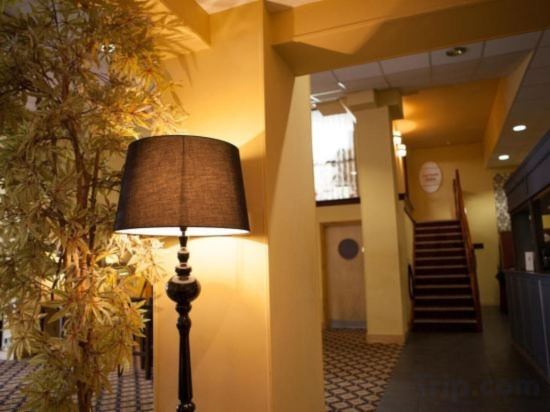 Фото Antoinette Hotel Wimbledon