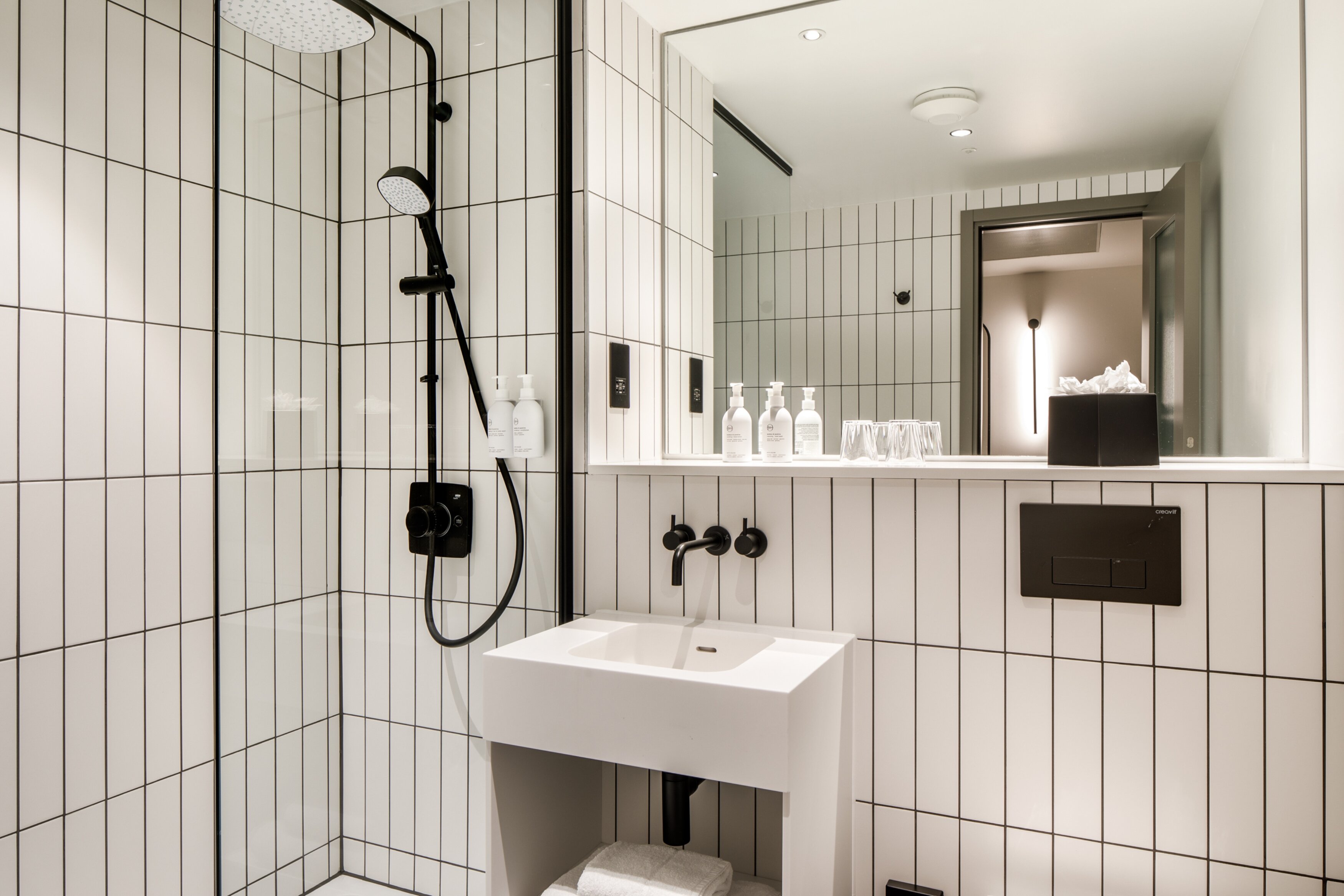 Фото Southgate Hotel London