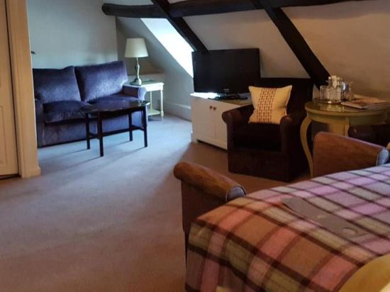 Фото Macdonald Bear Hotel