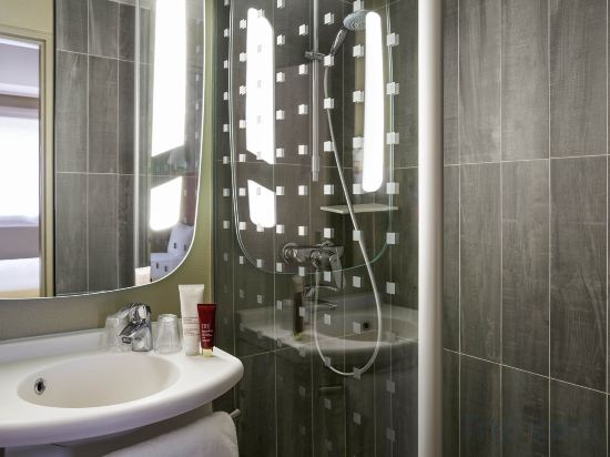 Фото ibis Paris Canal Saint-Martin Hotel