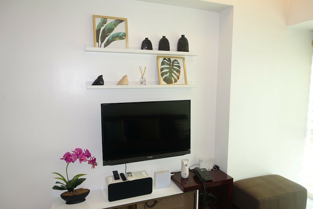 Фото Luxury Condo at Forbeswood Parklane