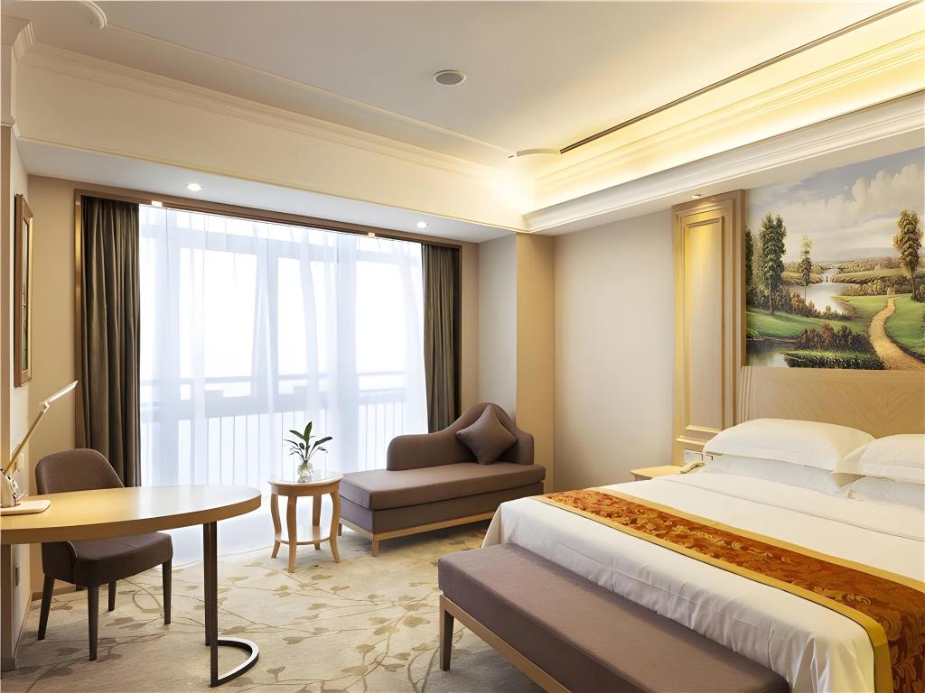 Фото Vienna Chongqing Yuanjiagang Subway Station Branch