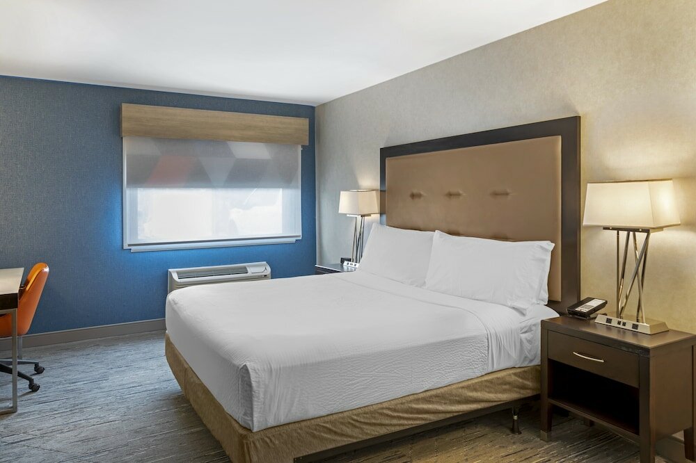 Фото Holiday Inn Express Colton-Riverside North, an Ihg Hotel