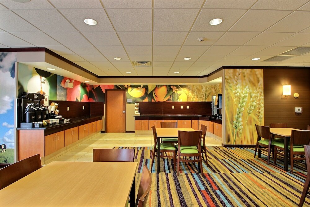 Фото Fairfield Inn & Suites by Marriott Milwaukee Airport