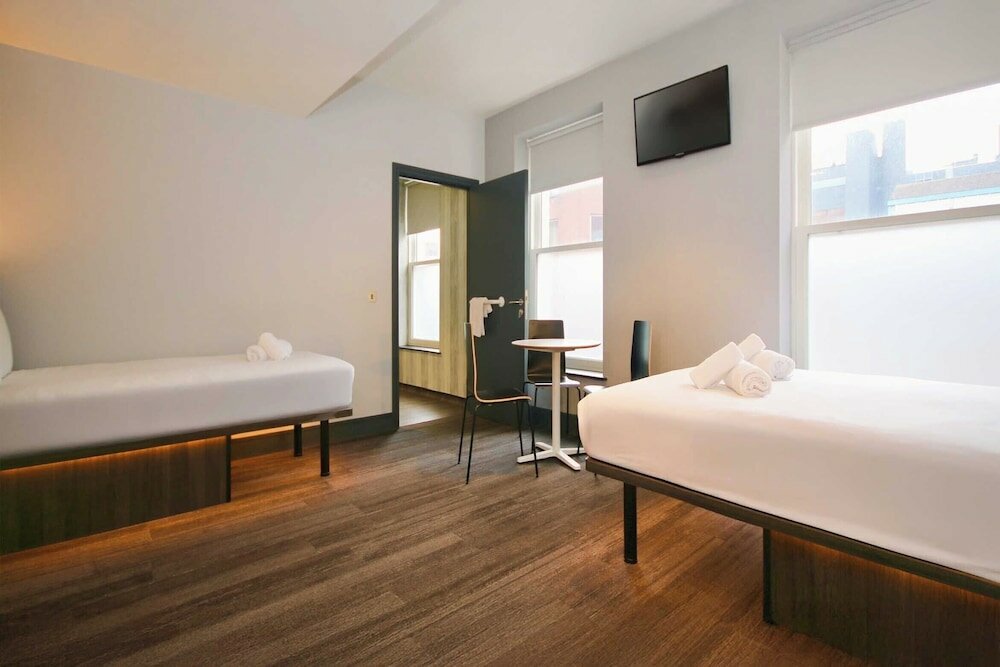 Фото EasyHotel Belfast