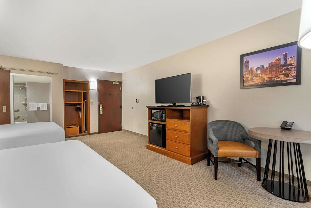 Фото Drury Inn & Suites Atlanta Airport