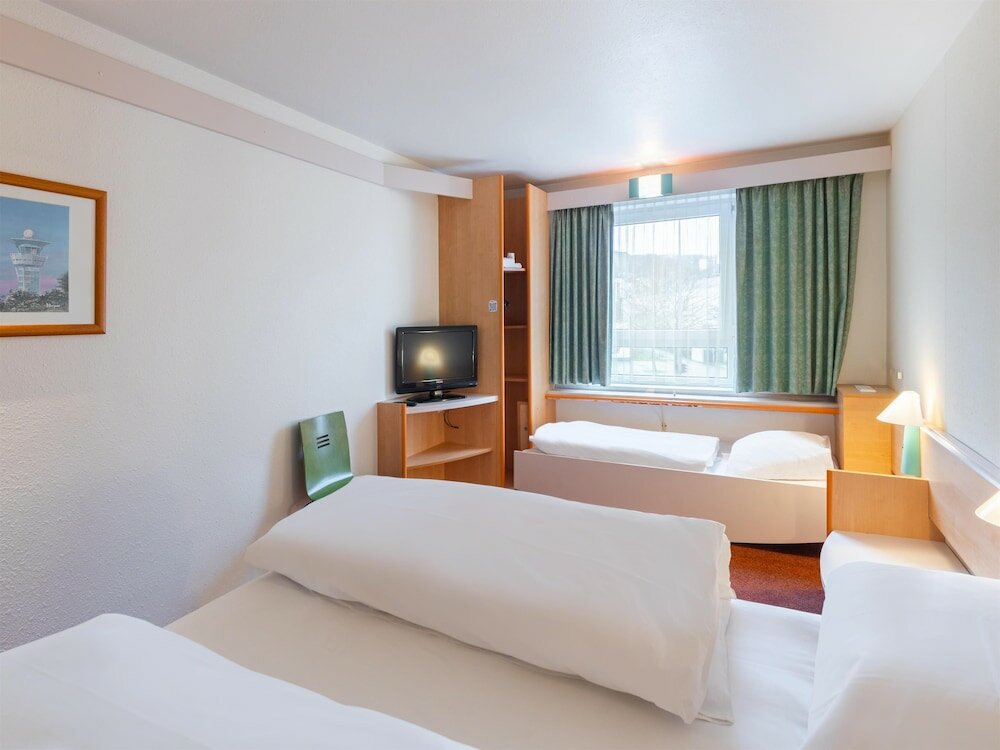 Фото B&b Hotel Wuppertal-City