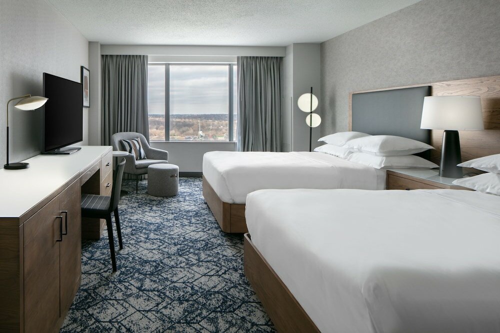 Фото Sheraton Overland Park Hotel at the Convention Center